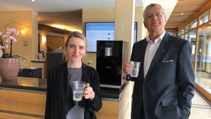 welltec Kunde mit Frischwasserspender CUBE Compact